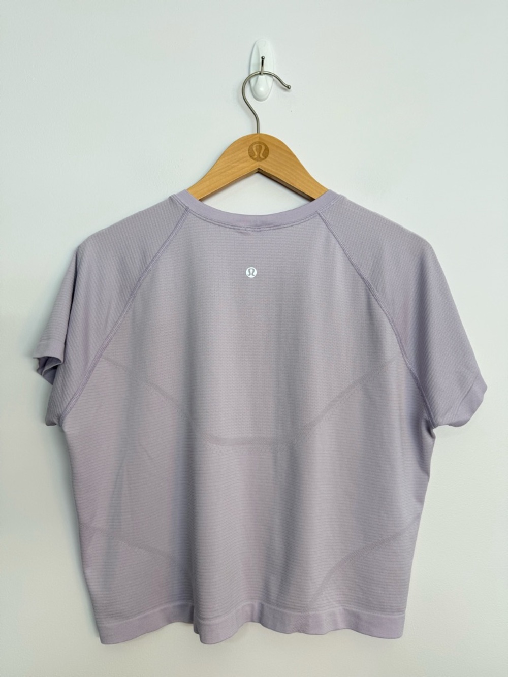 82: Lululemon Swiftly Tech Cropped Short-Sleeve Shirt 2.0 Lavender Frost Size 16 - Picture 2 of 3